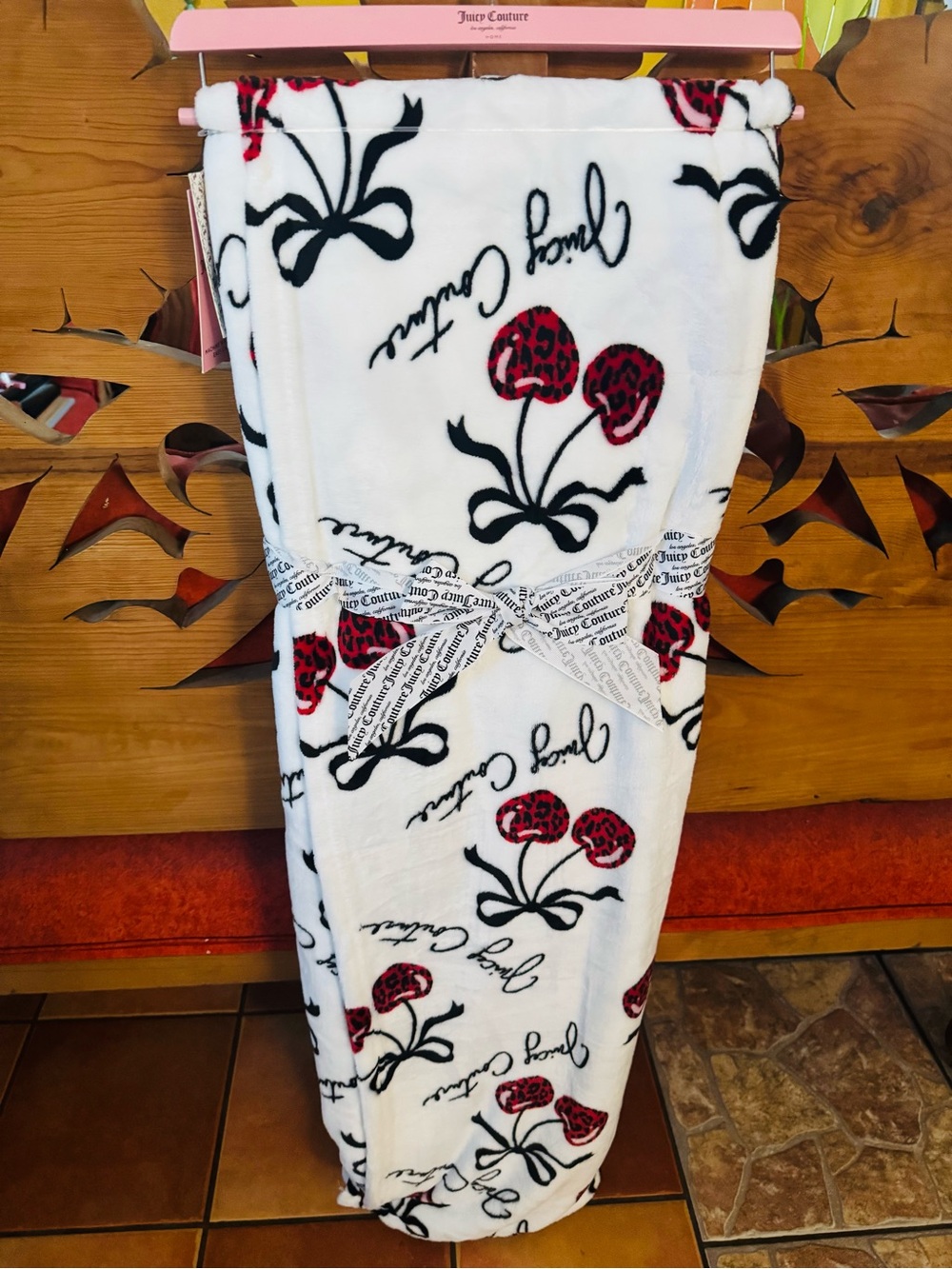 JUICY COUTURE FULL/QUEEN SIZE! CHERRY PLUSH BLANKET BNWT